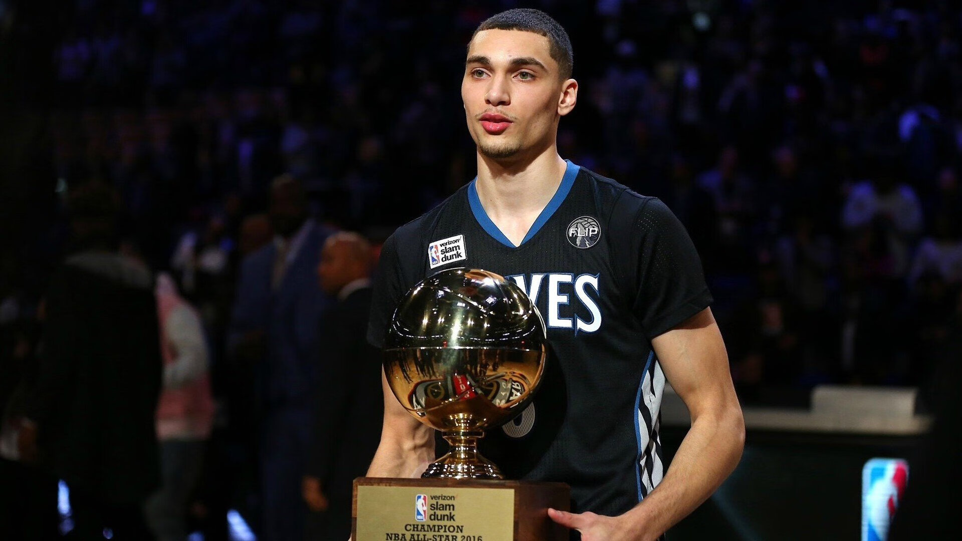 现役最强公务员？维金斯数据新低引质疑